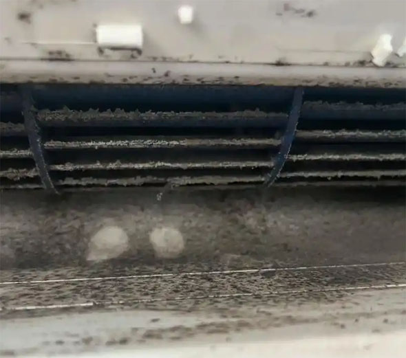 易门空调吹的风有股烧焦味是怎么回事